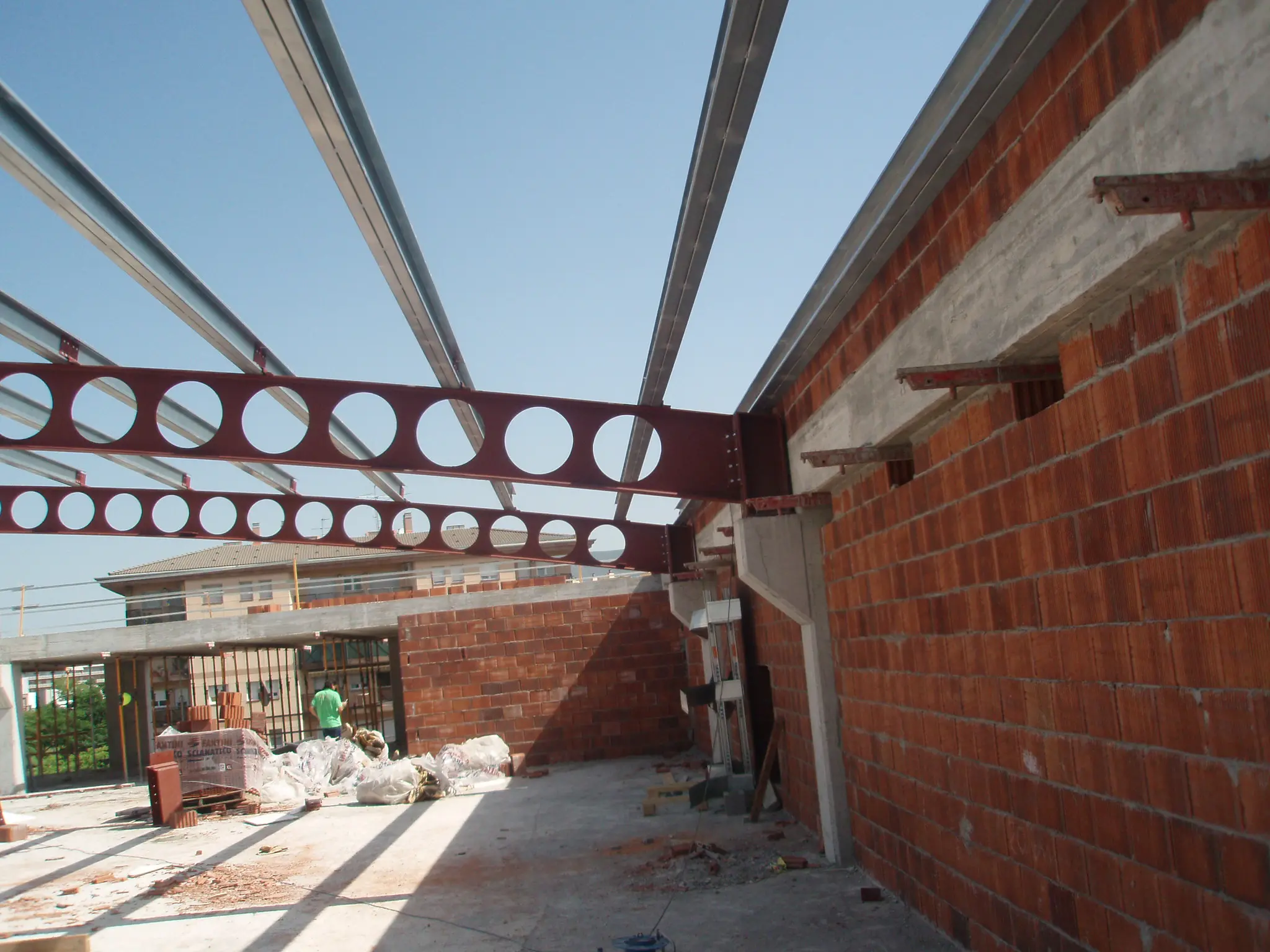Estructura metálica del Mercat Municipal d'Abrera durante la ejecución.